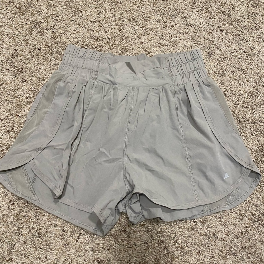 Balance Athletica breeze shorts in gray - size small